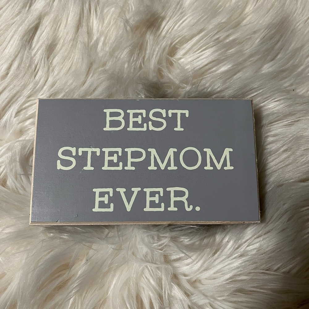 NWT “Best stepmom ever “ mini wooden decor sign